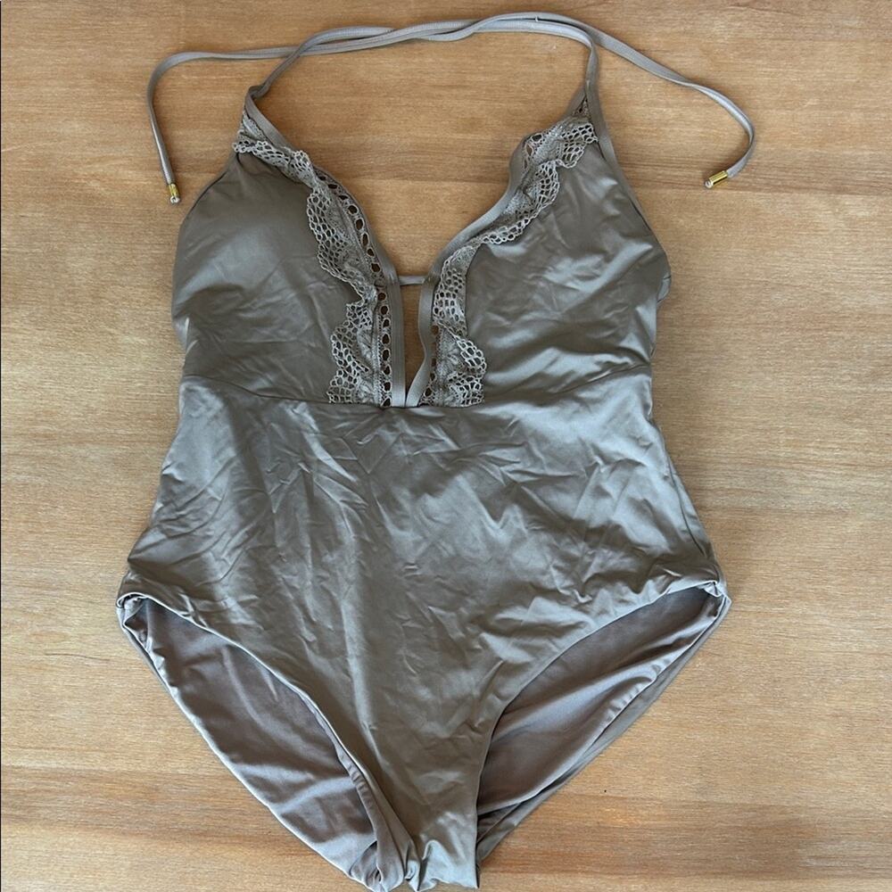 Laundry By Shelli Segal Lace-Trimmed One-Piece Swimsuit Medium